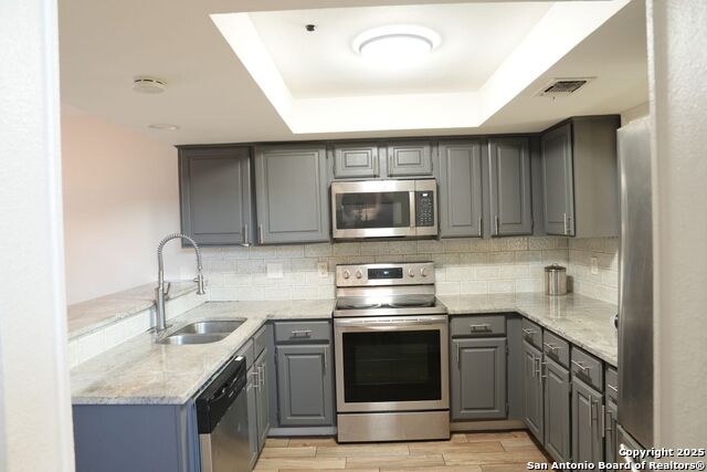 Image 21 of 38 For 3402 Tree Hill