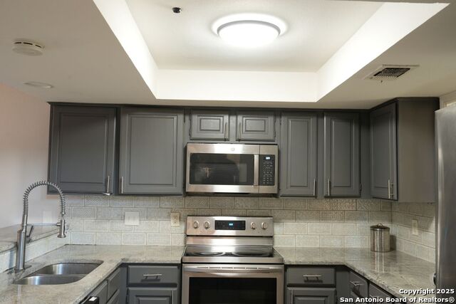 Image 22 of 38 For 3402 Tree Hill