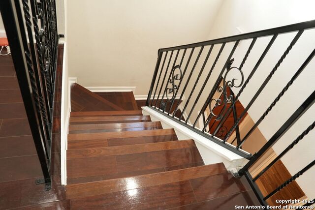 Image 25 of 38 For 3402 Tree Hill