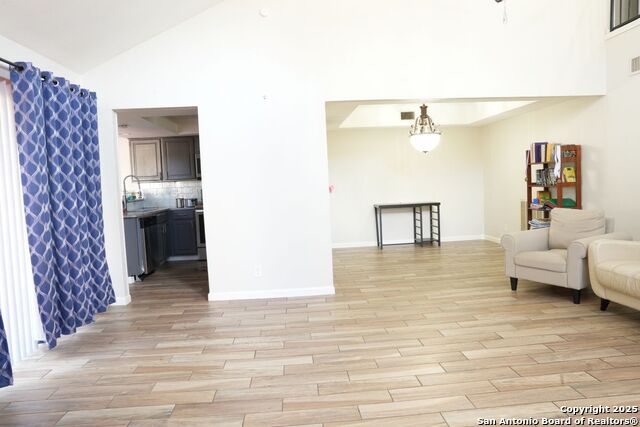 Image 7 of 38 For 3402 Tree Hill