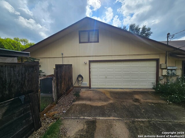 Image 23 of 25 For 5723 Larkdale