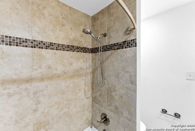 Image 16 of 28 For 8038 Broadway St  118k