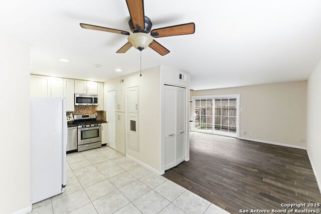 Image 2 of 28 For 8038 Broadway St  118k