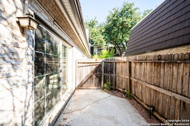 Image 21 of 28 For 8038 Broadway St  118k