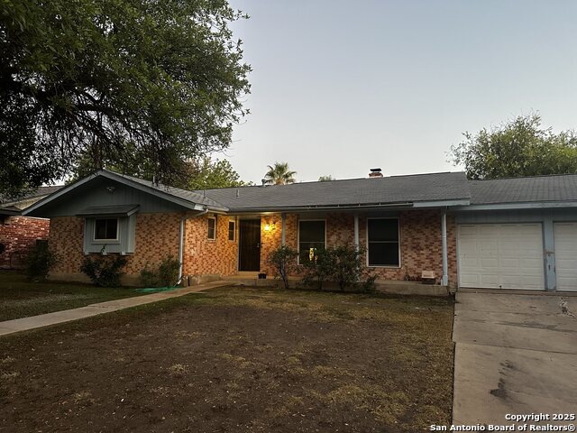 Listing photo id 0 for 5910 Rimkus  