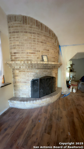 Listing photo id 2 for 5910 Rimkus  