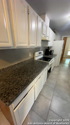 Listing photo id 3 for 5910 Rimkus  