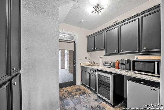 Listing photo id 21 for 717 Riviera  