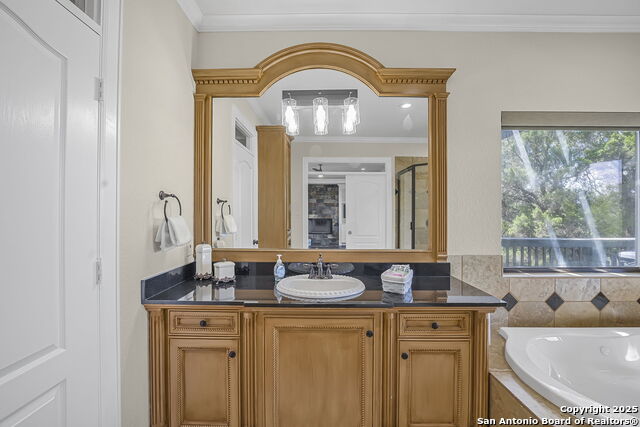 Listing photo id 23 for 717 Riviera  