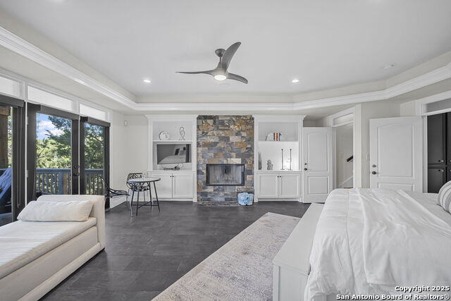 Listing photo id 24 for 717 Riviera  