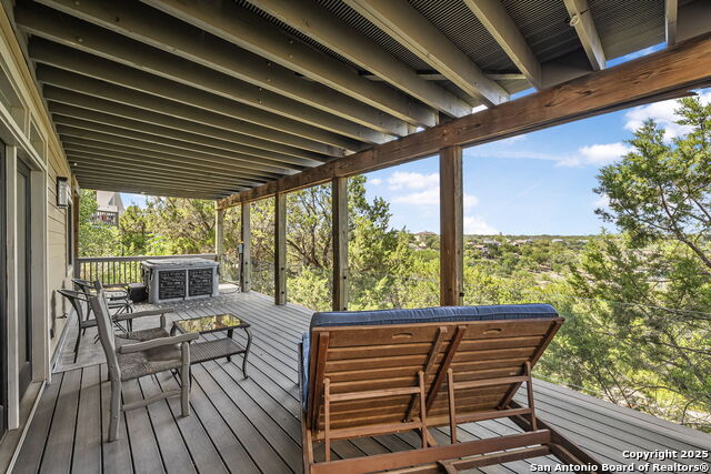 Listing photo id 27 for 717 Riviera  