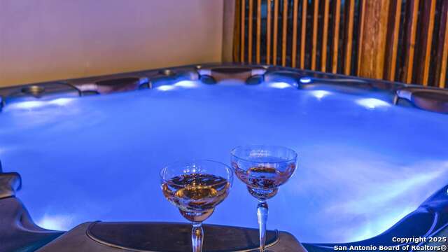 Listing photo id 28 for 717 Riviera  