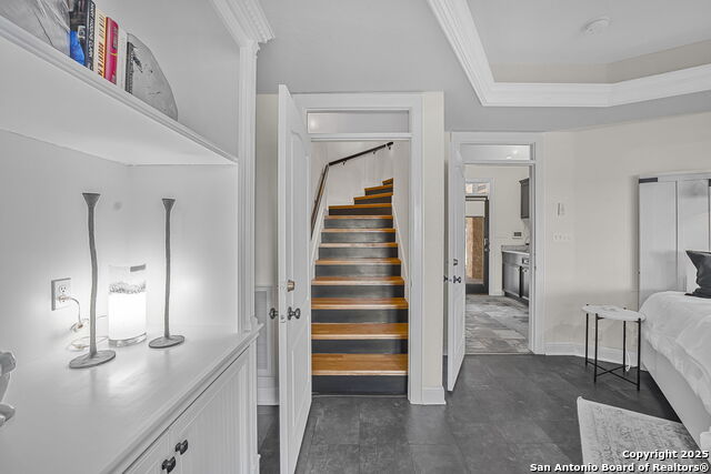 Listing photo id 30 for 717 Riviera  