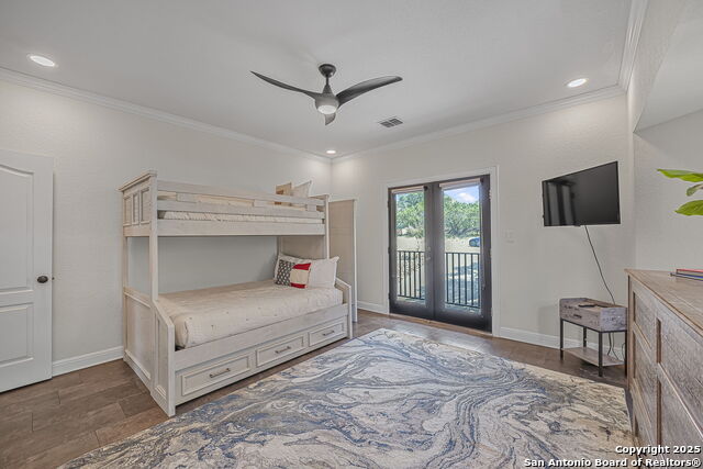 Listing photo id 33 for 717 Riviera  