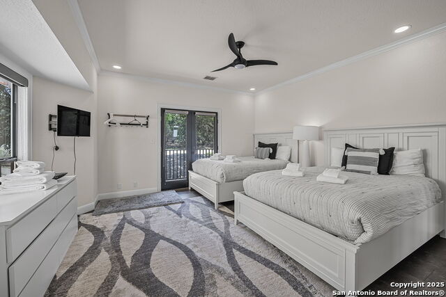 Listing photo id 35 for 717 Riviera  