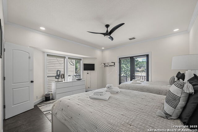 Listing photo id 36 for 717 Riviera  