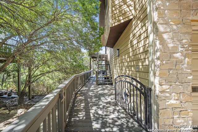 Listing photo id 39 for 717 Riviera  