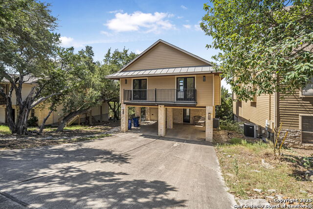 Listing photo id 45 for 717 Riviera  