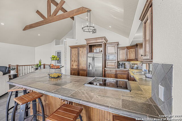 Listing photo id 6 for 717 Riviera  