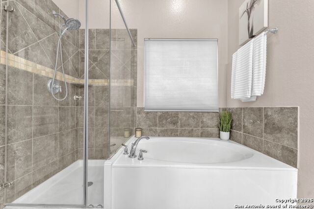 Image 19 of 42 For 8427 Buckhorn Parke