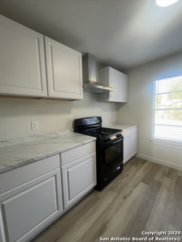 Image 4 of 29 For 4915 Creekmoor