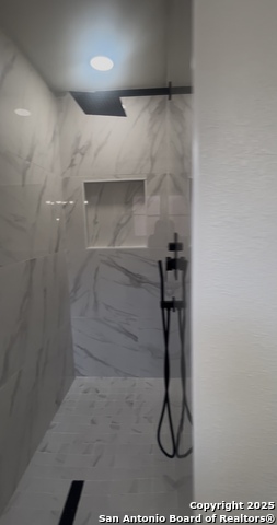 Image 7 of 29 For 4915 Creekmoor