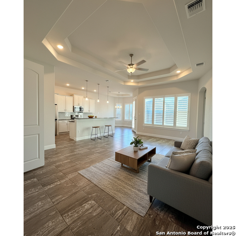 Image 2 of 33 For 6931 Comanche Cougar