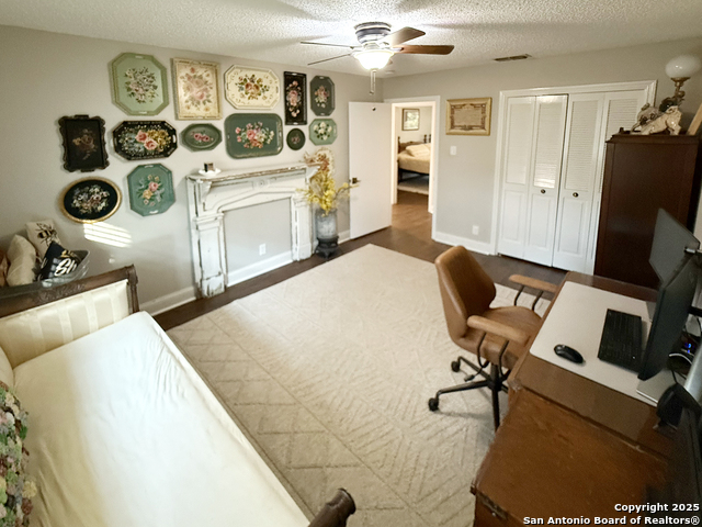 Image 16 of 41 For 12518 Chateau Forest