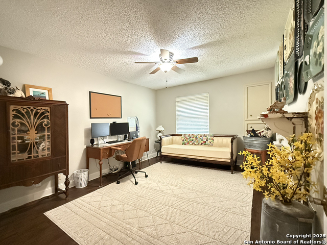 Image 17 of 41 For 12518 Chateau Forest