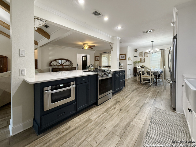 Image 28 of 41 For 12518 Chateau Forest