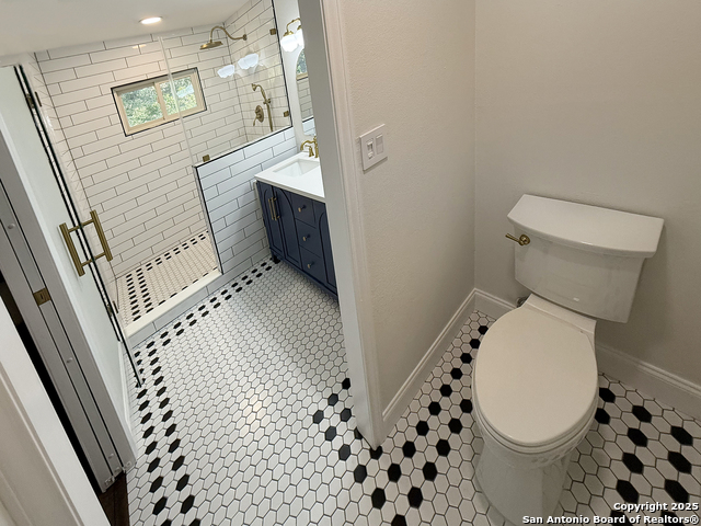 Image 32 of 41 For 12518 Chateau Forest