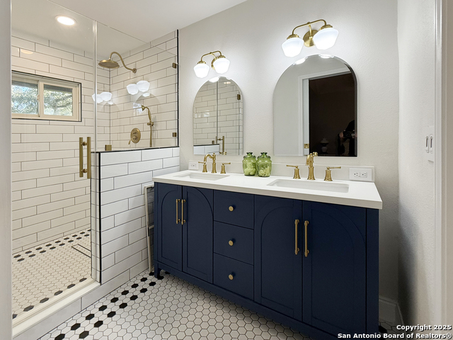 Image 34 of 41 For 12518 Chateau Forest