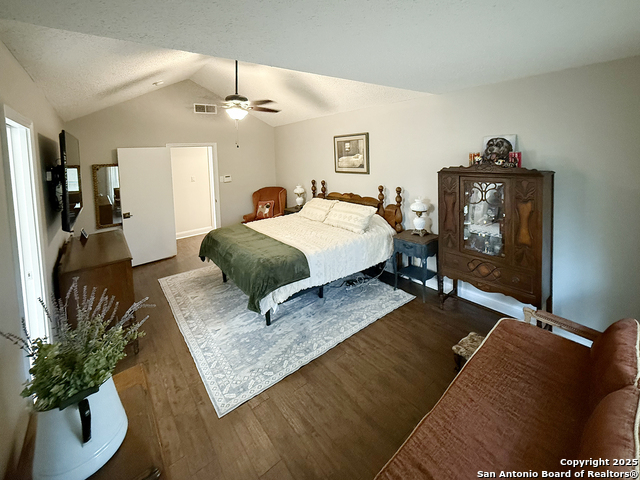 Image 37 of 41 For 12518 Chateau Forest