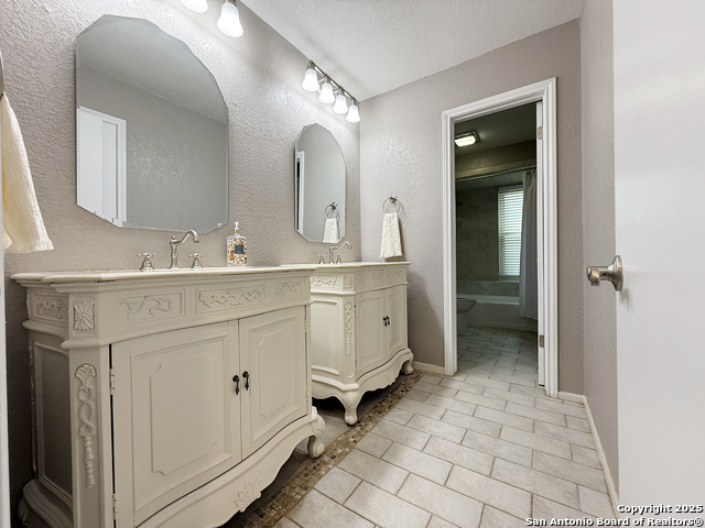 Image 40 of 41 For 12518 Chateau Forest