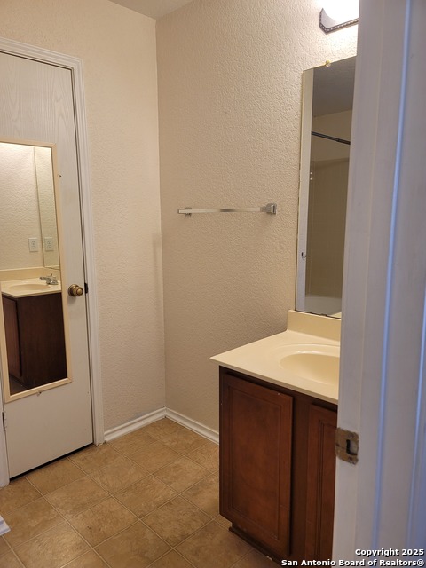 Image 15 of 31 For 4923 Bending Elms