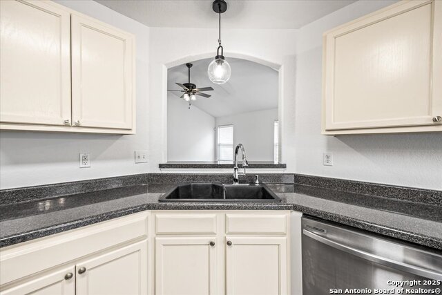 Image 12 of 27 For 4019 Flowing Path