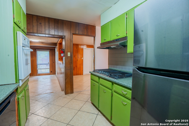 Listing photo id 20 for 146 Marlena  