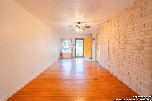 Listing photo id 6 for 146 Marlena  