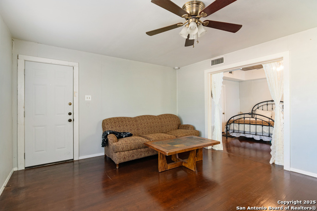 Image 11 of 19 For 814 Magnolia W