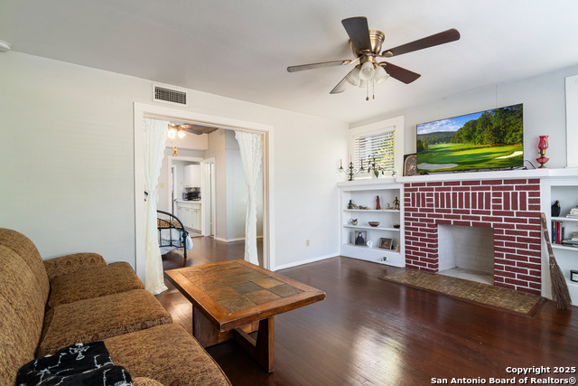 Image 12 of 19 For 814 Magnolia W