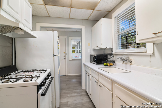 Image 18 of 19 For 814 Magnolia W