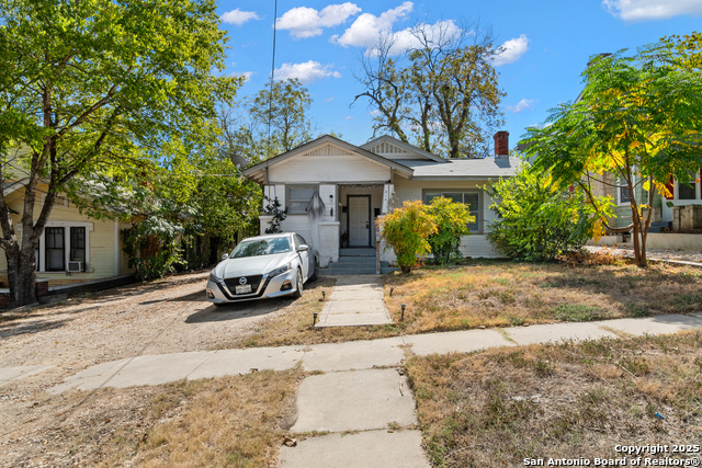 Image 2 of 19 For 814 Magnolia W