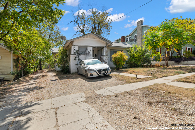 Image 3 of 19 For 814 Magnolia W