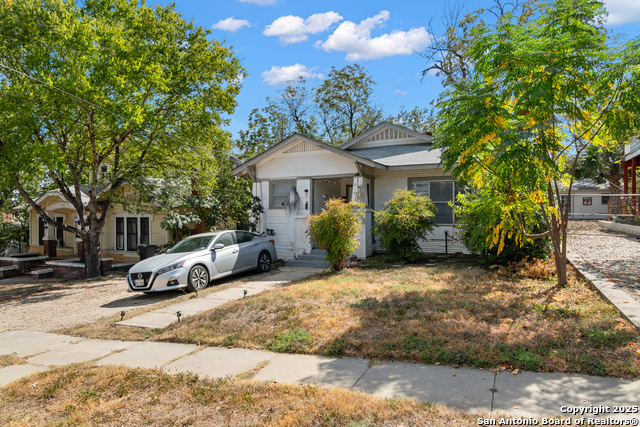 Image 4 of 19 For 814 Magnolia W