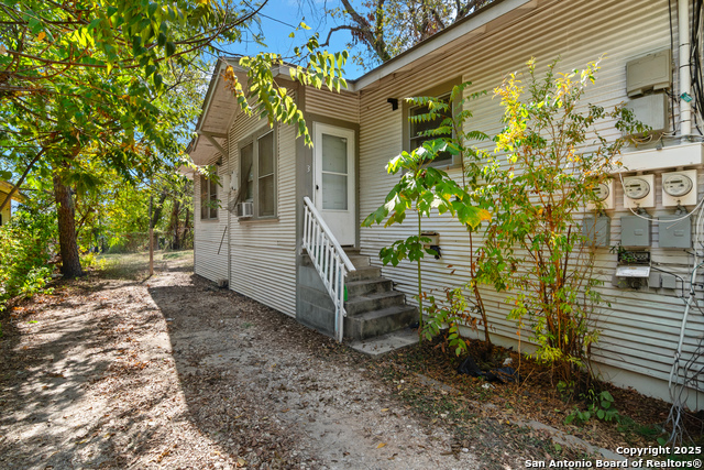 Image 5 of 19 For 814 Magnolia W