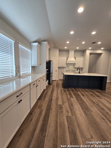 Listing photo id 11 for 14132 June Flower