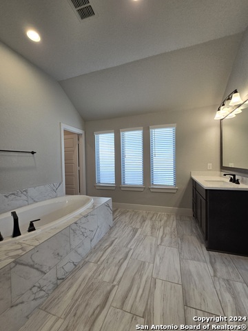 Listing photo id 14 for 14132 June Flower