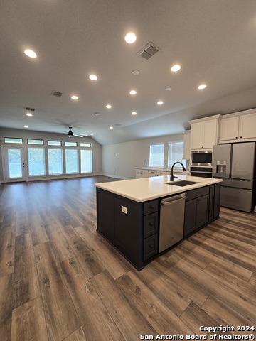 Listing photo id 5 for 14132 June Flower