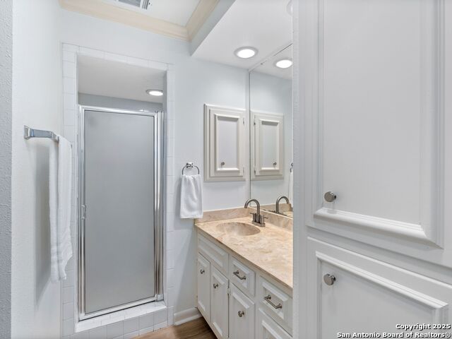 Image 18 of 23 For 2611 Eisenhauer  504