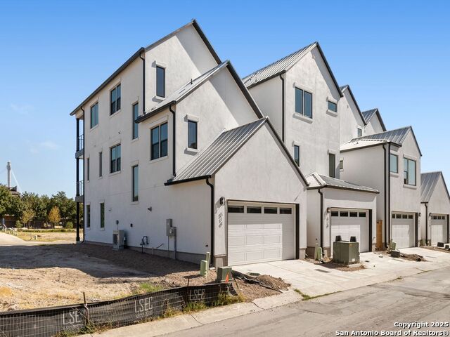 Image 33 of 39 For 546 Mcmonigal Place